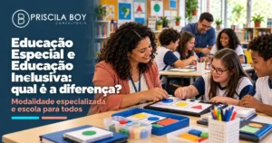 Professora utiliza recursos especializados em uma atividade compartilhada por estudantes de uma turma inclusiva.